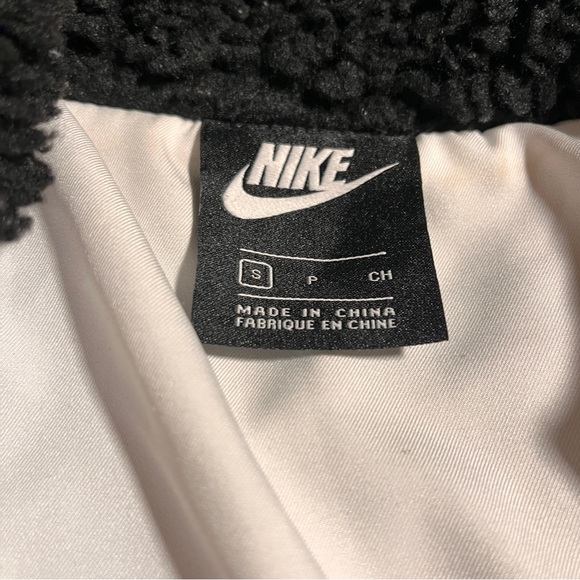 Nike Monogram Cropped Fleece Jacket - Picture 3 of 9